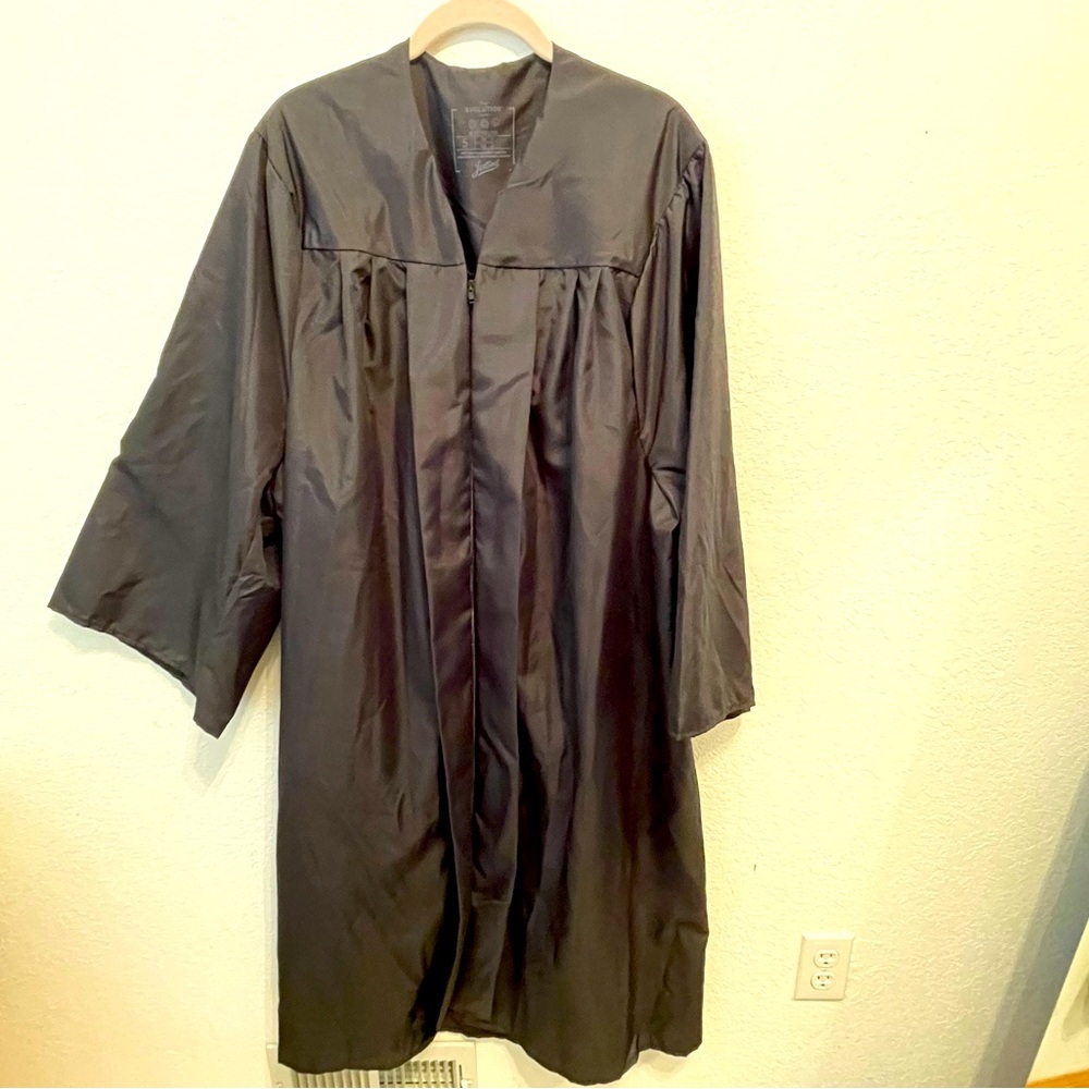 Graduation Gown Black Bachelor 5’4-5’6.